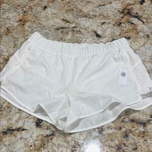 Old Navy Women SZ Medium Women's White Athletic Shorts Quick Dry 3 in inseam NWT